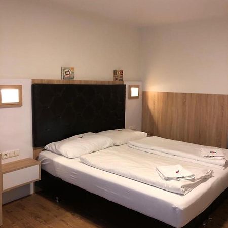 Gastehaus Penny Rooms N Hallein Eksteriør bilde