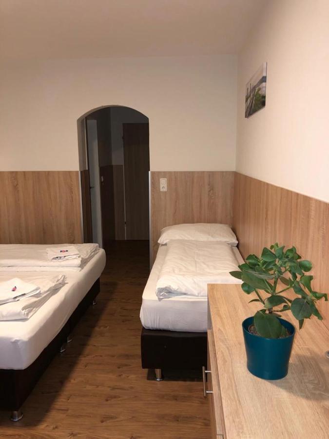 Gastehaus Penny Rooms N Hallein Eksteriør bilde