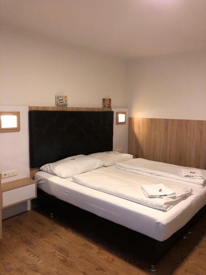Gastehaus Penny Rooms N Hallein Eksteriør bilde